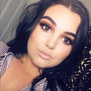 Meet your Posher, Caitlin